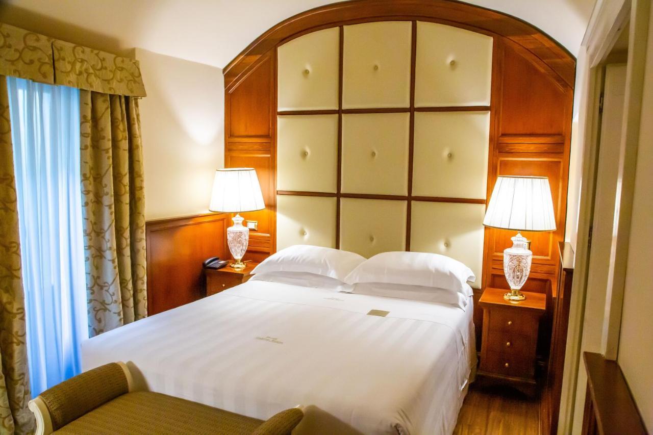 Golden Tower Hotel & Spa Florencia Exterior foto A bedroom at the hotel