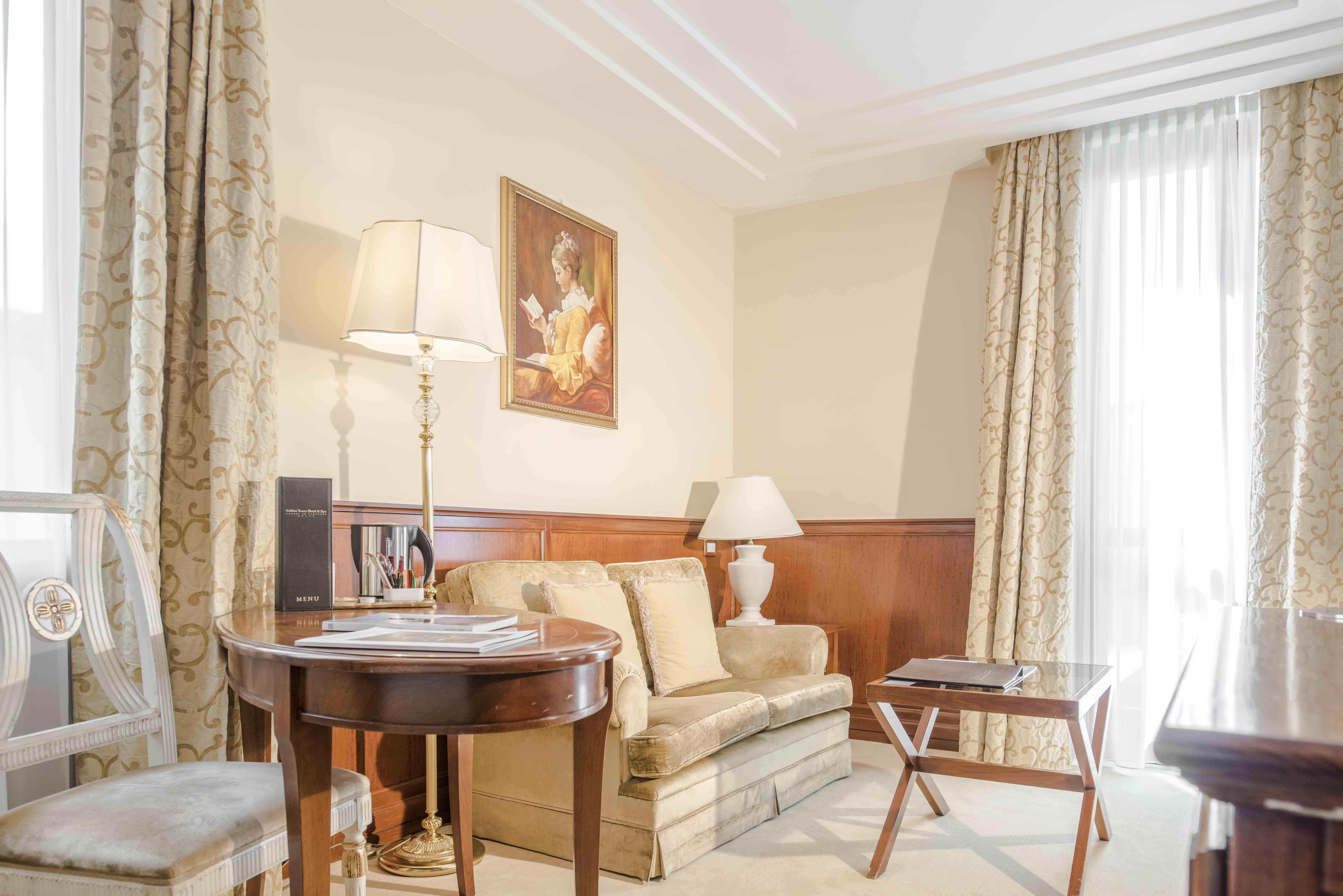 Golden Tower Hotel & Spa Florencia Exterior foto A suite at the hotel