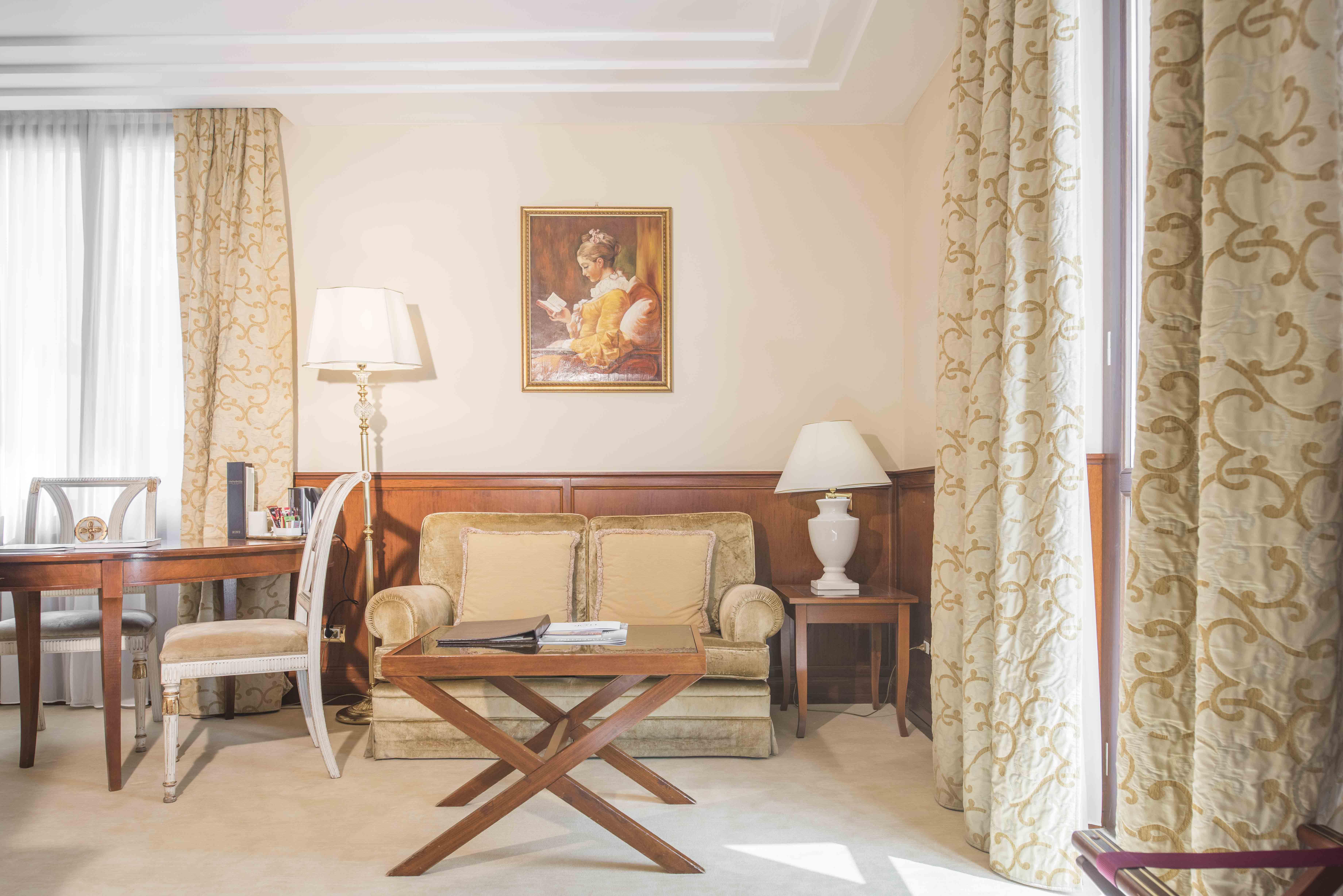 Golden Tower Hotel & Spa Florencia Exterior foto A suite at the Hotel de France