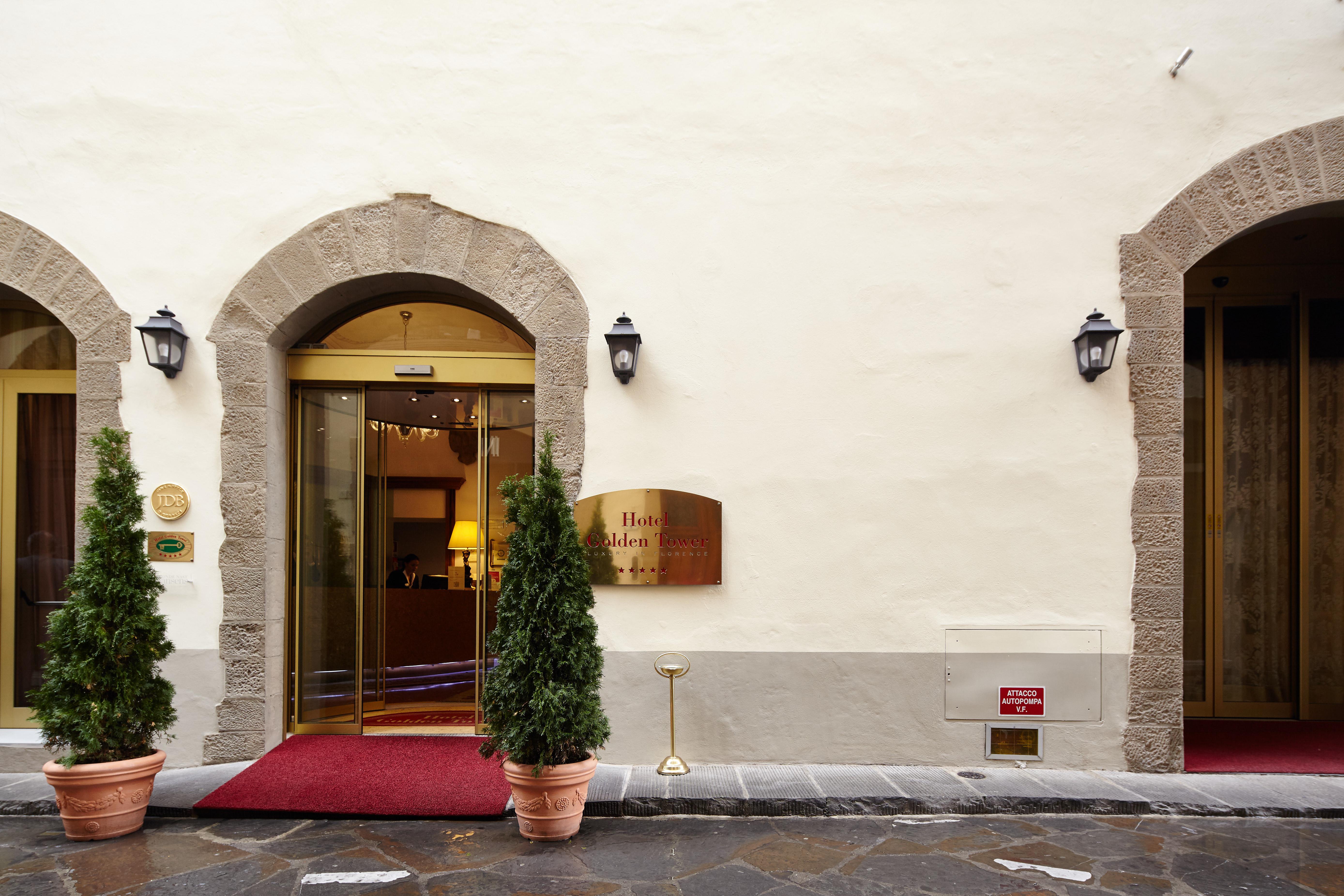 Golden Tower Hotel & Spa Florencia Exterior foto Entrance of the hotel