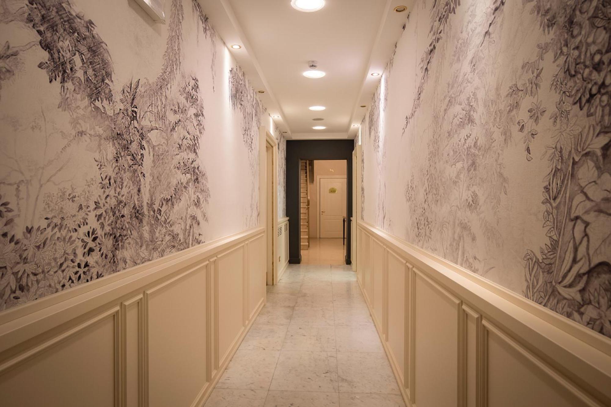 Golden Tower Hotel & Spa Florencia Exterior foto A corridor in the hotel