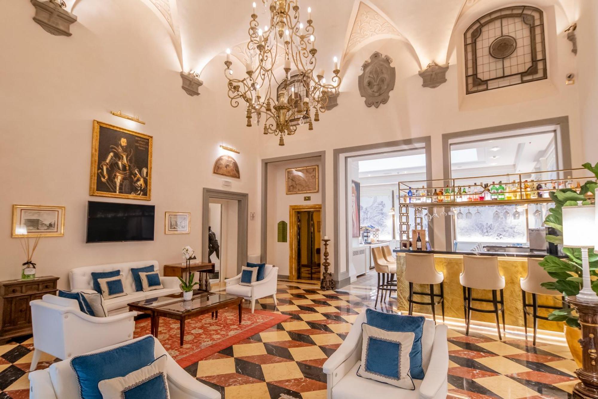 Golden Tower Hotel & Spa Florencia Exterior foto The bar at the Hotel Excelsior