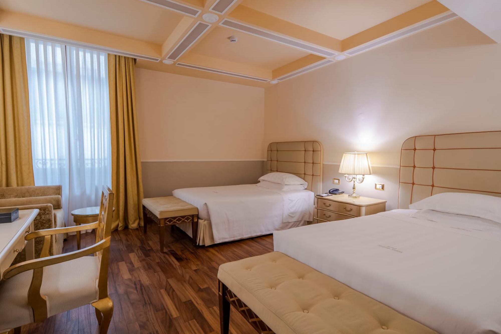 Golden Tower Hotel & Spa Florencia Exterior foto A room at the hotel
