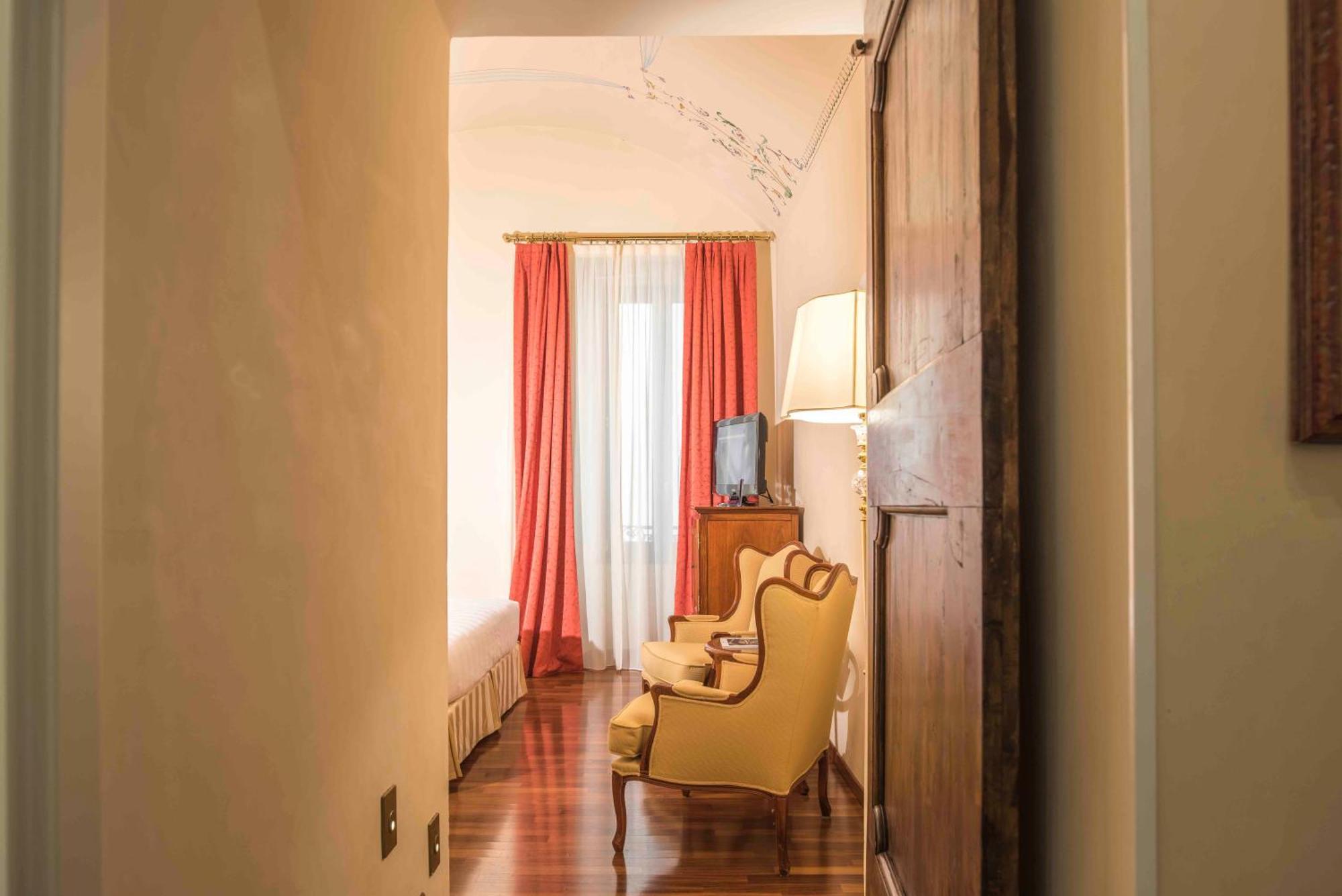 Golden Tower Hotel & Spa Florencia Habitación foto A room at the hotel