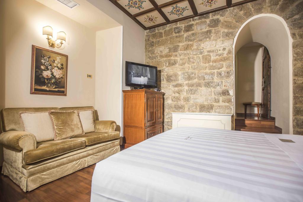 Golden Tower Hotel & Spa Florencia Exterior foto A room at the hotel