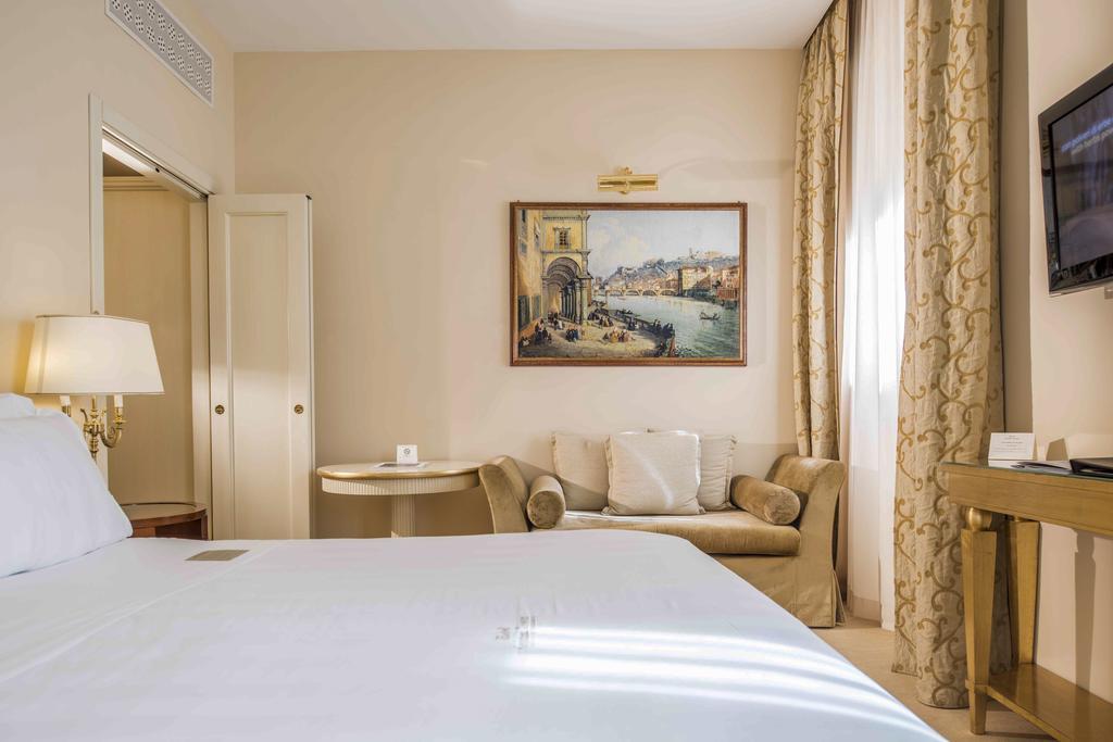 Golden Tower Hotel & Spa Florencia Exterior foto A room at the hotel