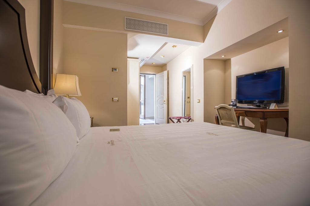 Golden Tower Hotel & Spa Florencia Exterior foto A room at the hotel
