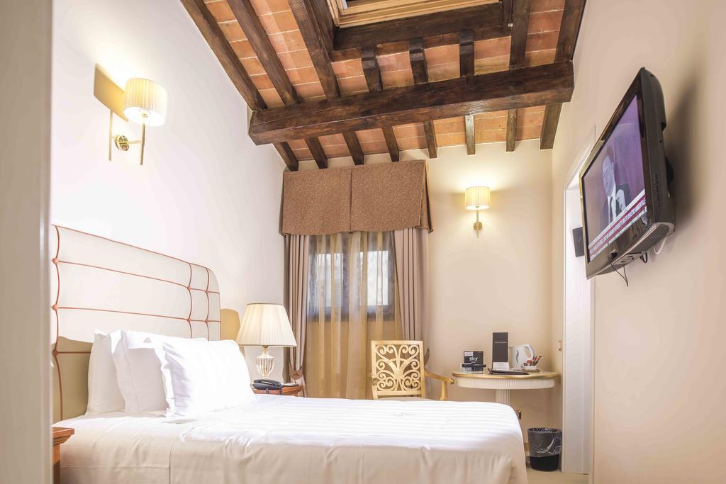 Golden Tower Hotel & Spa Florencia Exterior foto A room at the hotel